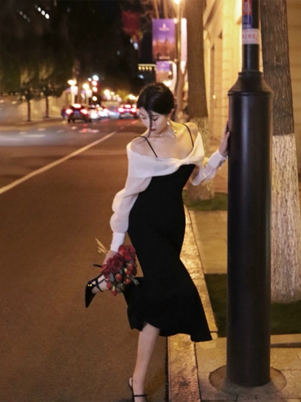 十三與小小 黑色連衣裙女春季拼接一字肩收腰修身氣質魚尾針織裙
