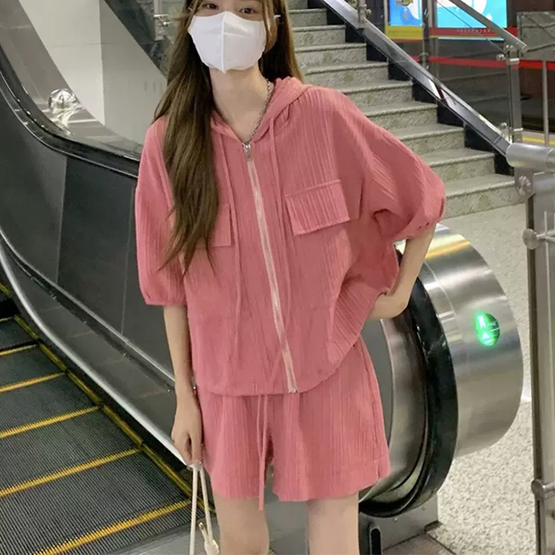 2024夏季新款套裝網紅減齡小個子俏皮活潑休閒闊腿短褲兩件套女