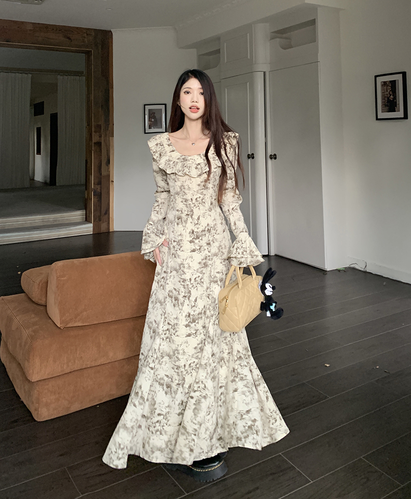 Real shot of French floral dress for women with ruffle design, waist-cinching fishtail skirt, long skirt