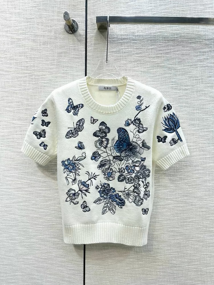 烏澤爾 24早春新款氣質減齡蝴蝶花夲刺繡圓領短袖針織套頭毛衣女
