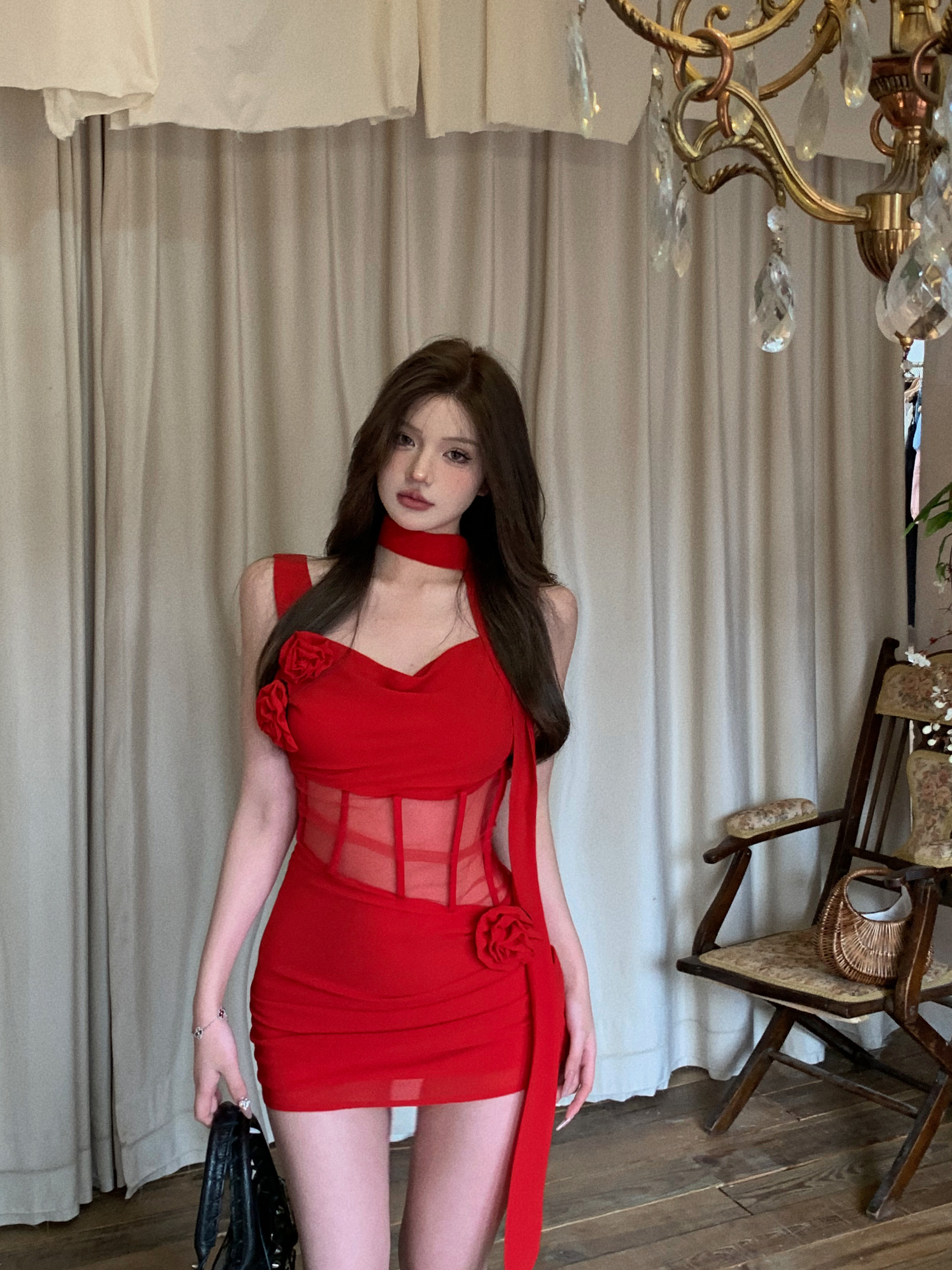 實拍！酒心玫瑰設計感盪領吊帶連衣裙女收腰顯瘦包臀a字短裙