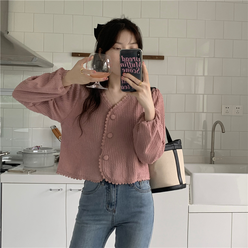 Actual shot of new style early spring French V-neck lace jacquard fabric temperament lantern sleeve shirt