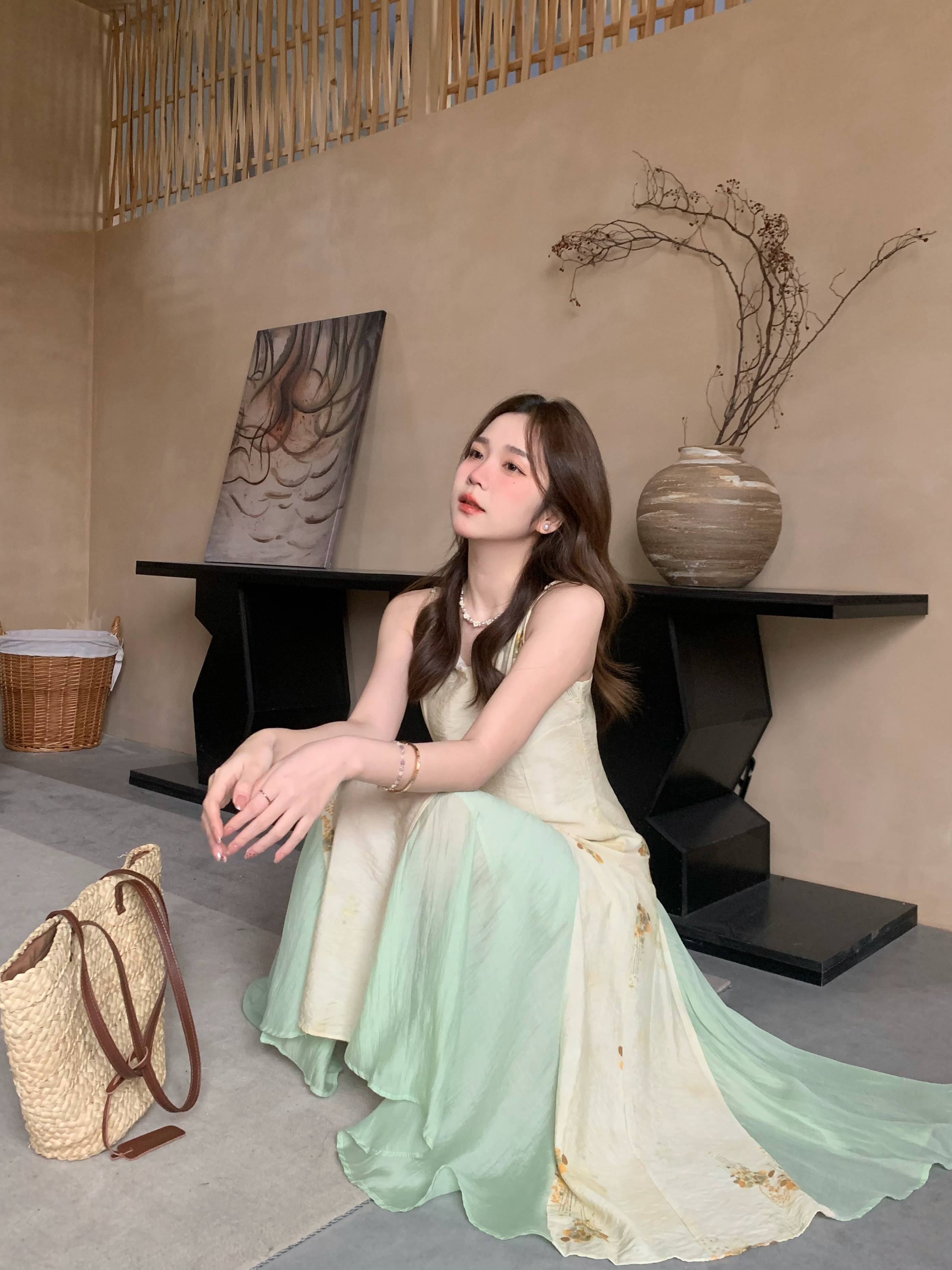 Actual shot of new Chinese style slimming fishtail long skirt with contrasting color suspender dress