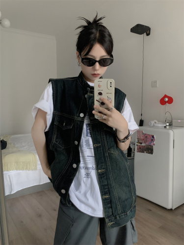 Real shot of retro distressed denim vest 2024 new women's jacket spring and summer loose and slim sleeveless shoulder pad top