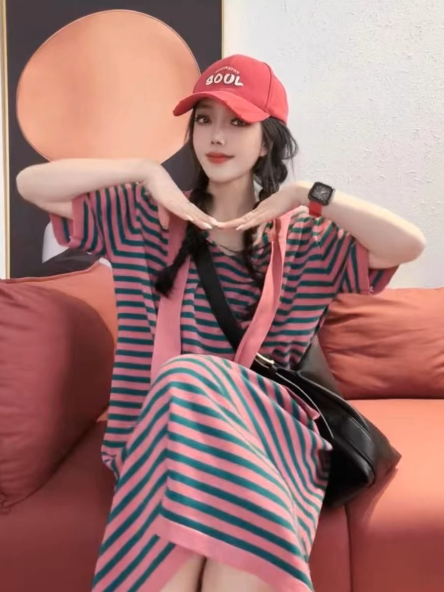 洋氣減齡粉色條紋韓系氣質中長款連衣裙女高級感漂亮針織裙子夏季