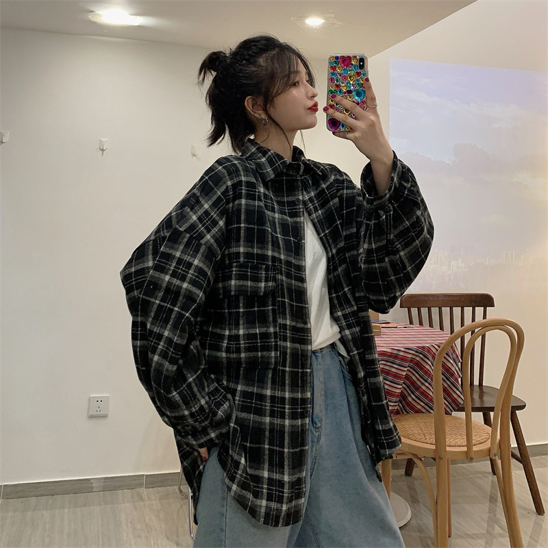 Real shot of early spring new Korean style brushed thickened plaid lapel long-sleeved shirt loose lazy shirt jacket