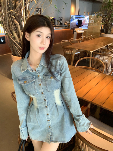 Actual shot of early spring Korean chic simple design waist-cinching washed denim skirt with anti-exposure short style