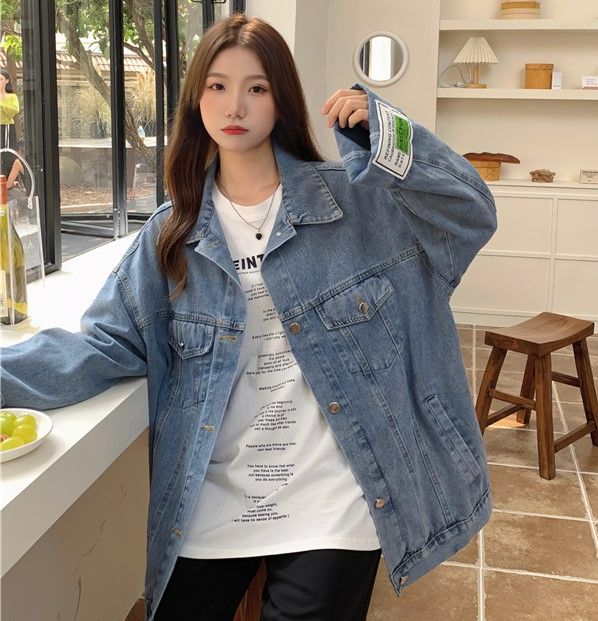 Real shot of Hong Kong style retro denim jacket for women, spring and autumn style, loose and versatile, mid-length, Korean style BF lazy style jacket trend