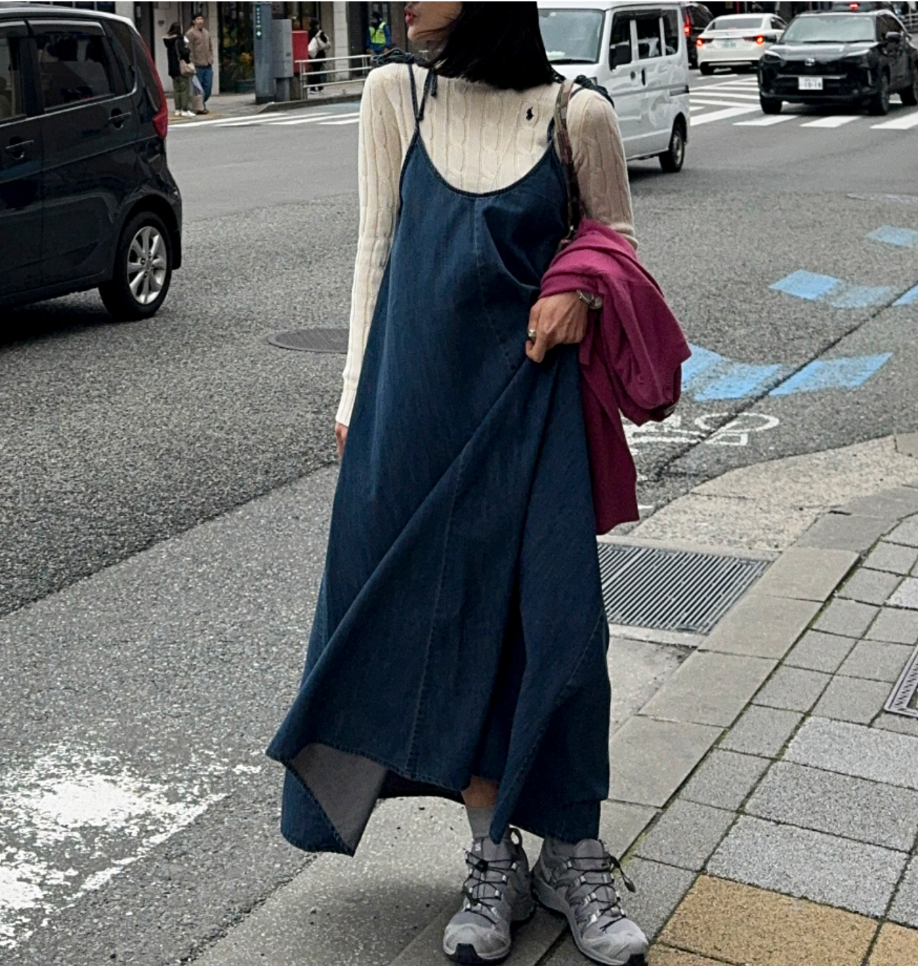 復古V領牛仔吊帶連衣裙女夏季新款度假風氣質露背a字長裙