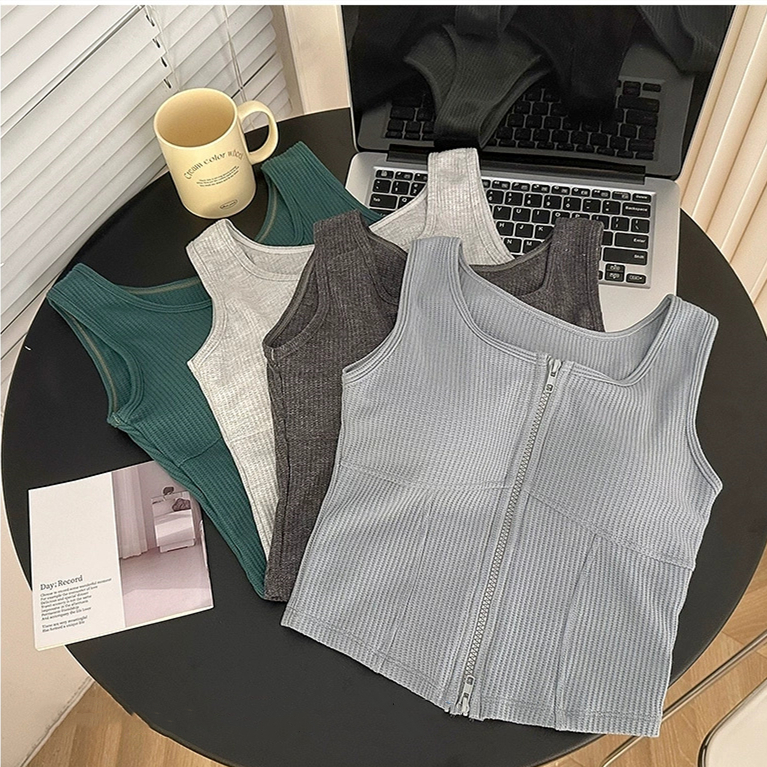 American retro vest with front upper and lower zipper, integrated coaster, U-neckline, widened shoulder straps, knitted top