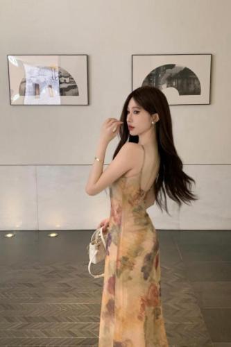 Actual shot of Dear Cecilia, bright classic oil painting style pleated bias-cut waist slimming dress