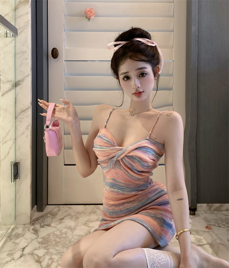 辣妹彩虹針織吊帶連衣裙女夏季新款v領裙子收腰修身包臀短裙