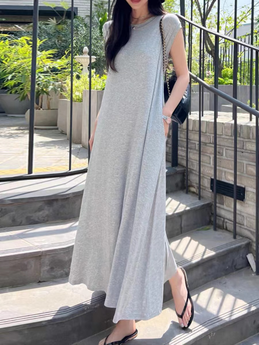 高級感黑色垂感背心連衣裙女2024早秋新款韓系設計感氣質無袖長裙