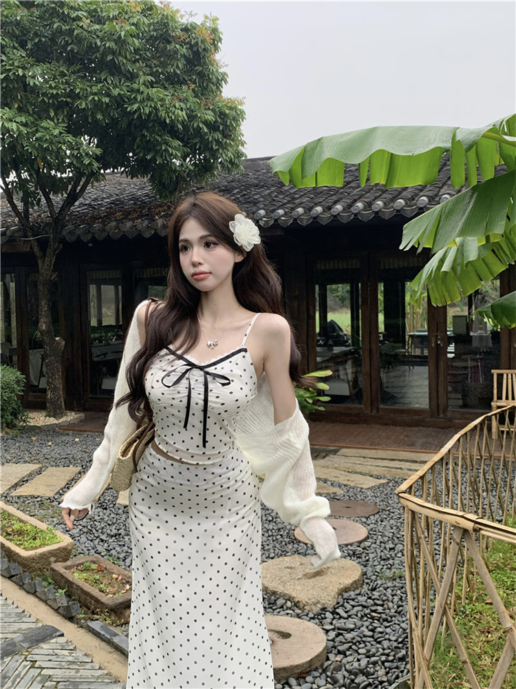 實拍 伊甸園~V領吊帶魚尾半身裙女花邊綁帶收腰顯瘦波點套裝