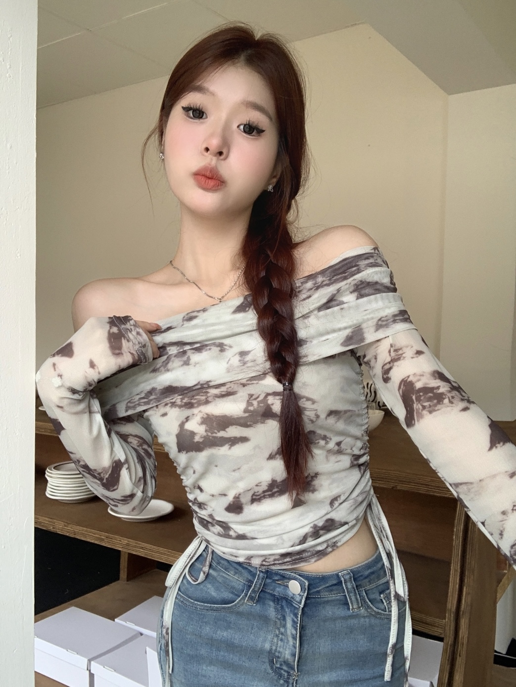 實拍 新中式一字領露肩褶皺修身不規則扎染襯衫上衣女