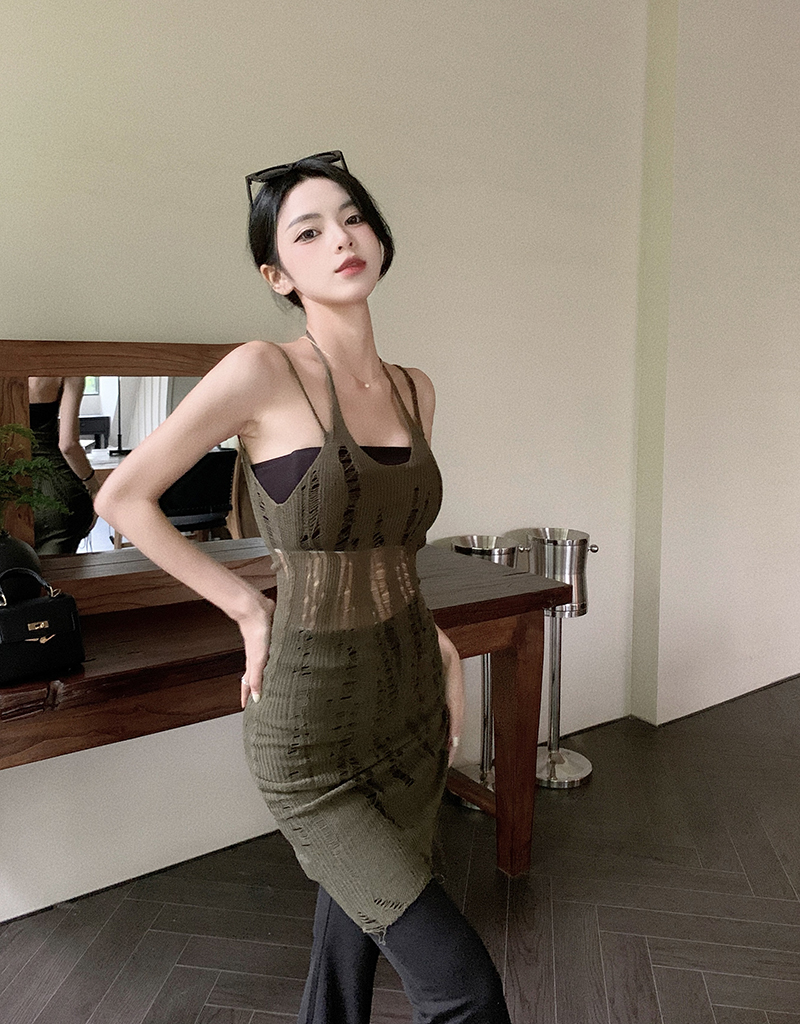 實拍 夏季鏤空針織吊帶連衣裙女設計感小眾顯瘦辣妹掛脖裙子