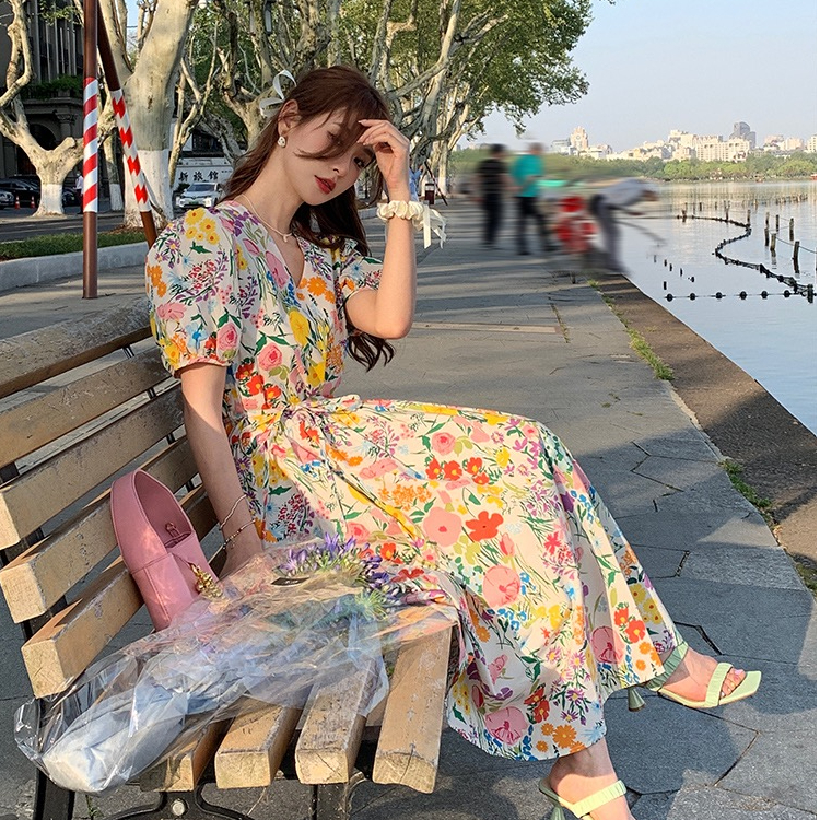 法式復古碎花v領短袖長裙減齡2024新款女裝夏季高腰長款連衣裙女