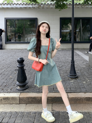 Real shot of retro square neck puff sleeve denim dress for women 2024 spring and summer new slimming skirt for small people
