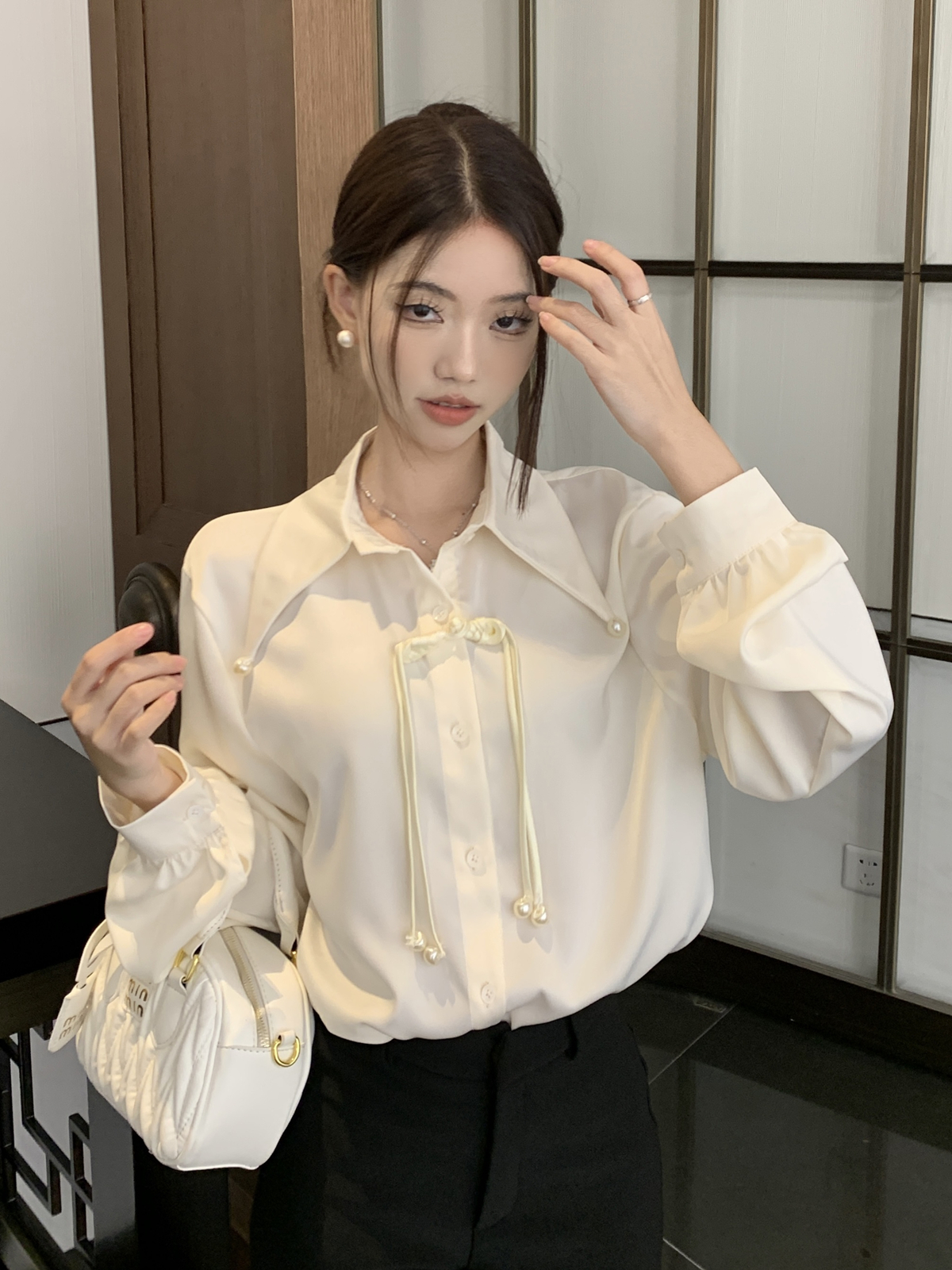 實拍 春裝新國風珍珠吊墜燈籠袖襯衫女獨特設計感小眾內搭上衣