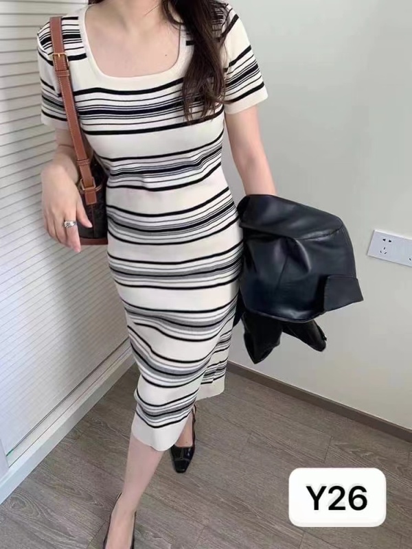 條紋方領短袖連衣裙女夏薄款針織復古修身收腰中長款一步包臀裙