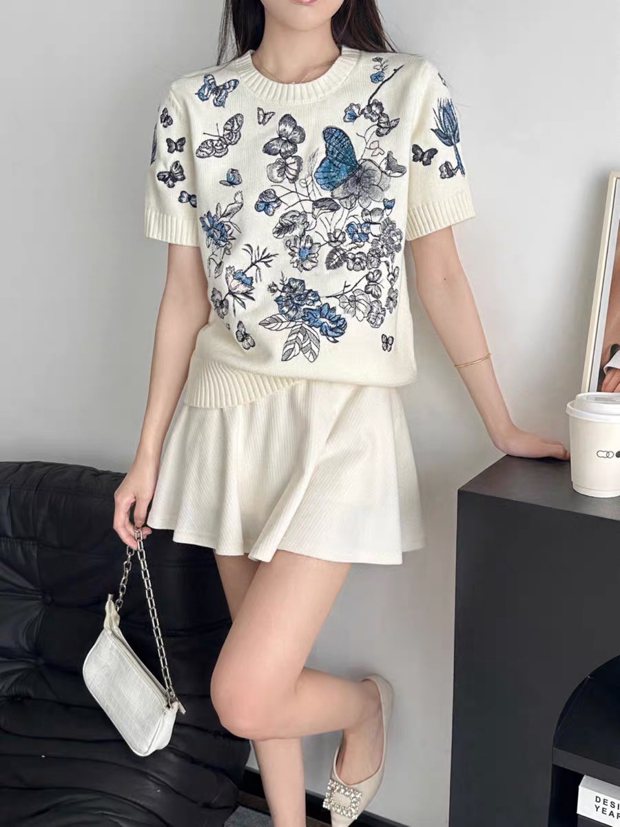 南油 春夏重工刺繡小香風蝴蝶花卉字母圓領短袖女減齡針織衫T恤