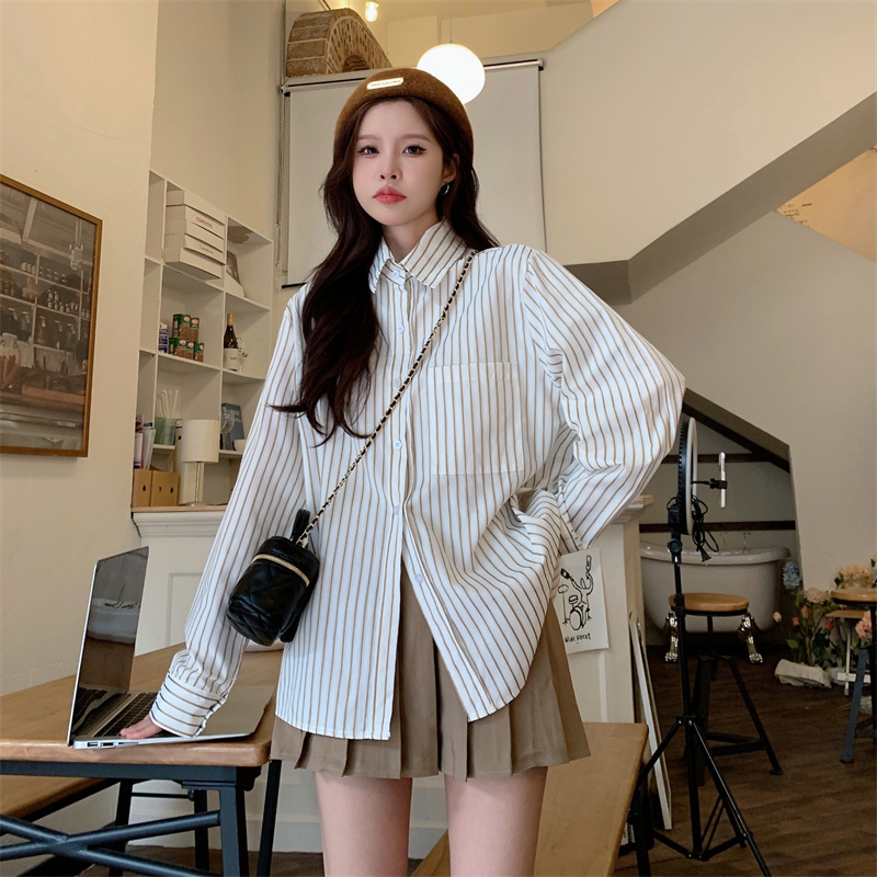 Actual shot of spring new women's shirts, women's striped shirts, jackets, spring and autumn design niche French tops