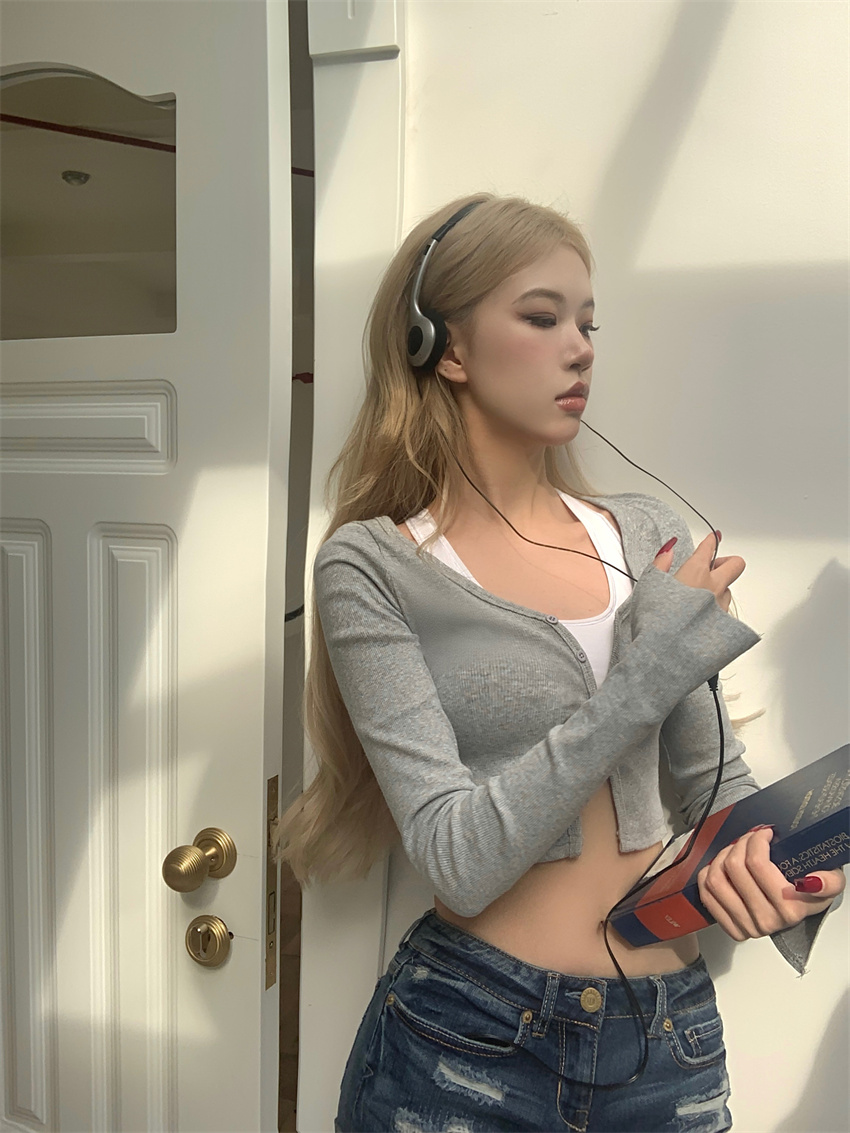 Retro style slim button short long sleeve cardigan top