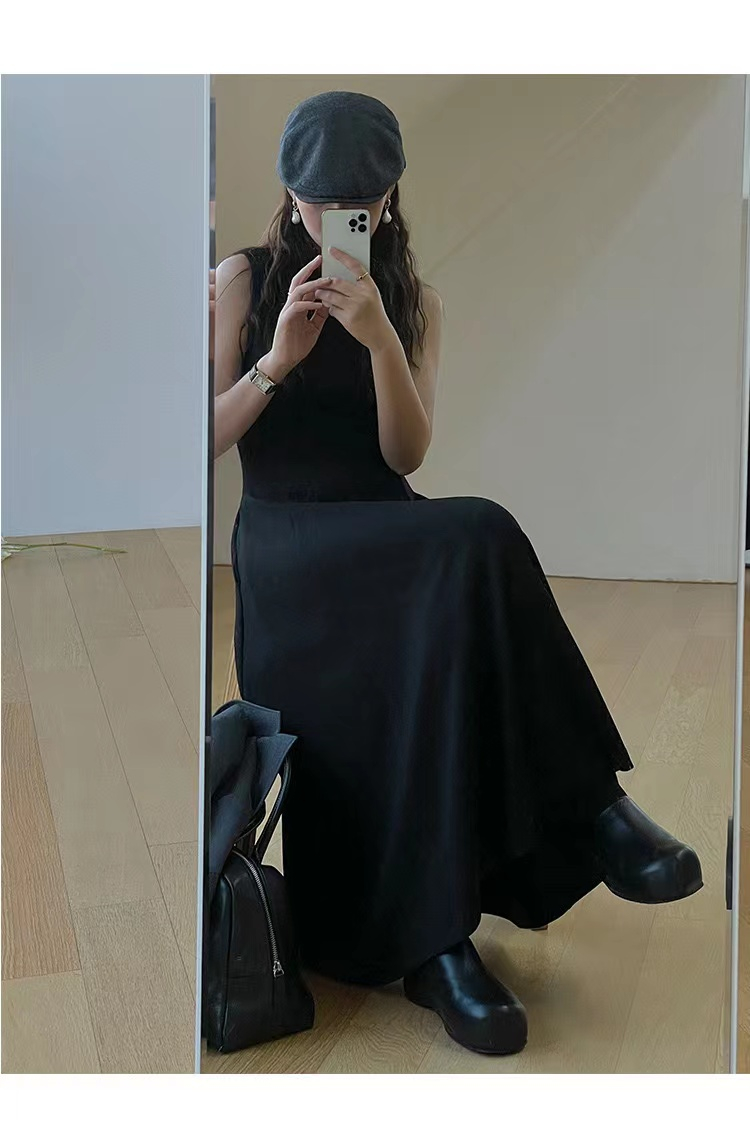 高級感黑色垂感背心連衣裙女2024早秋新款韓系設計感氣質無袖長裙