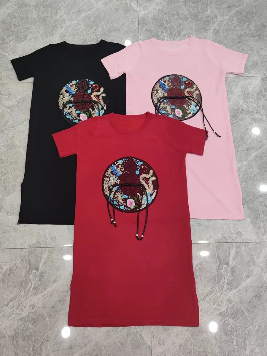 新年新款本命年國風連衣裙2024圓領高級刺繡串珠流蘇時尚顯瘦女裝