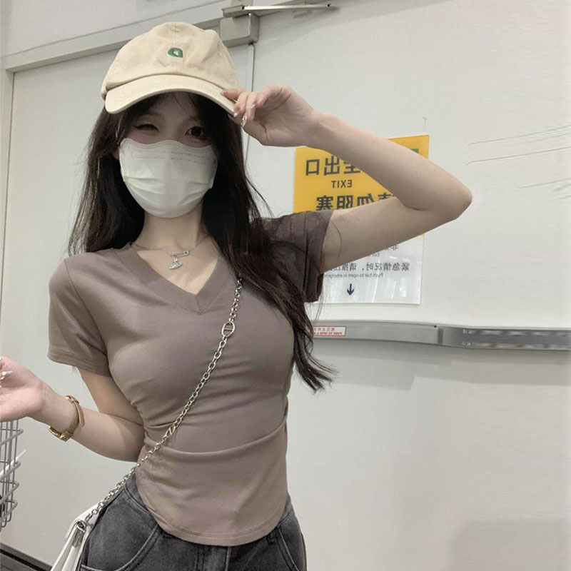 V領黑色正肩短袖T恤女夏季修身顯瘦2024新款辣妹短款體恤上衣別致