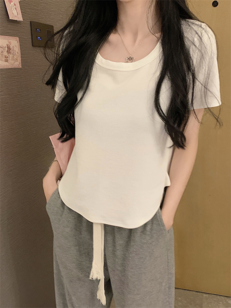 A18實拍~大碼弧形下擺短款修身T恤女正肩短袖打底純欲上衣