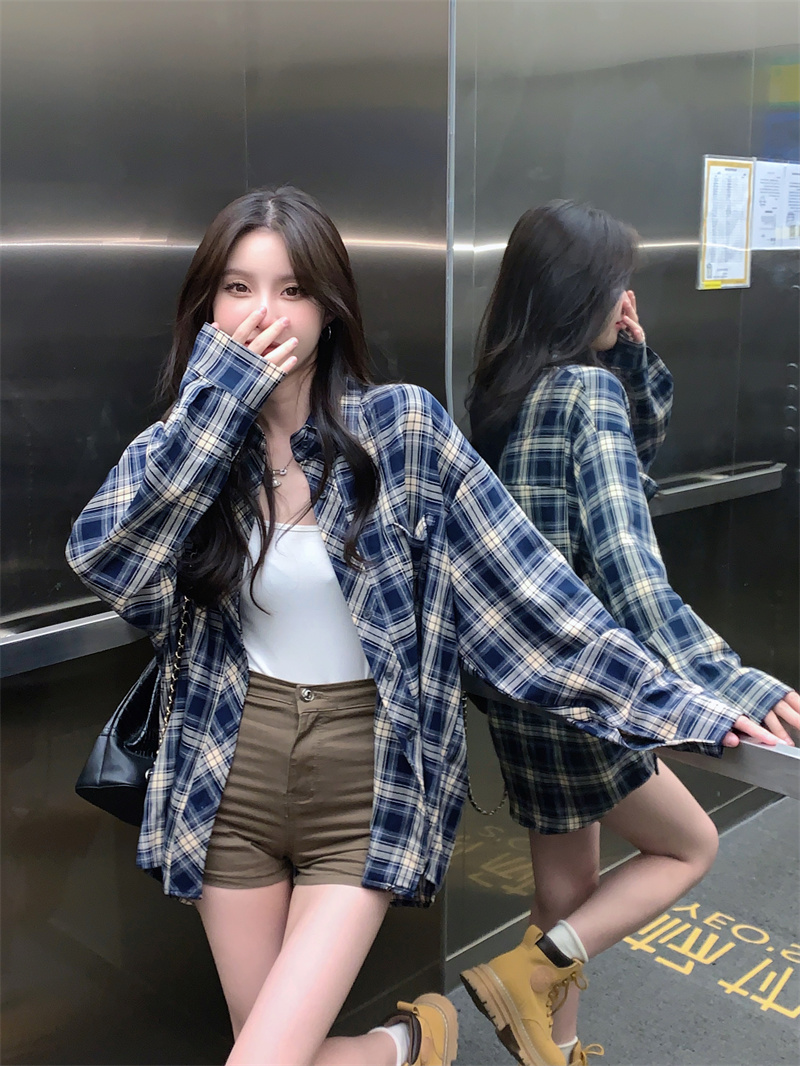 Real shot of American style versatile Hong Kong style loose long-sleeved shirt jacket plaid shirt for women autumn retro thin top