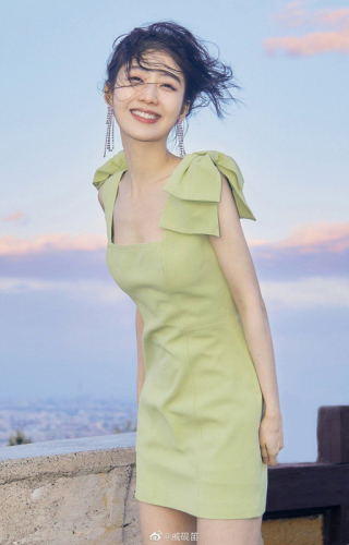 2024夏新款小香风绿色吊带连衣裙茶歇法式设计感小个子女背带裙女