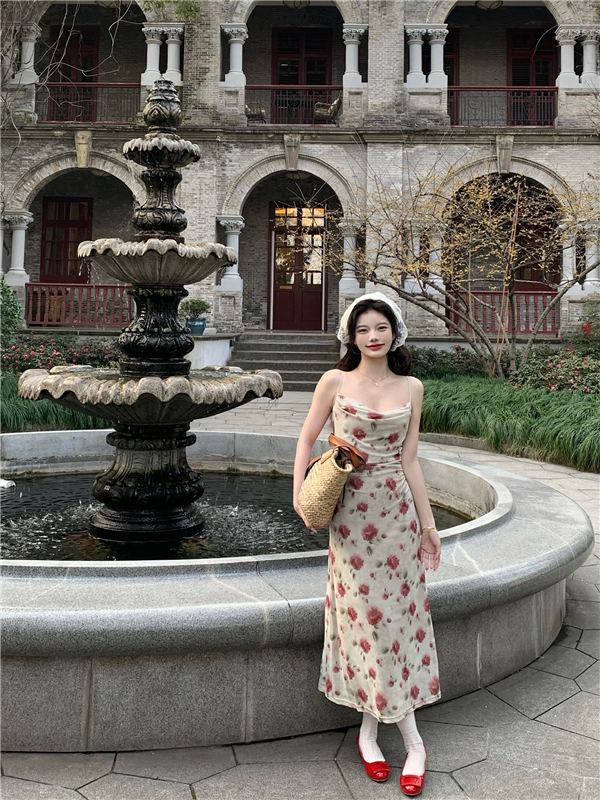 實拍  修身收褶設計玫瑰吊帶裙碎花連衣裙女法式長裙子
