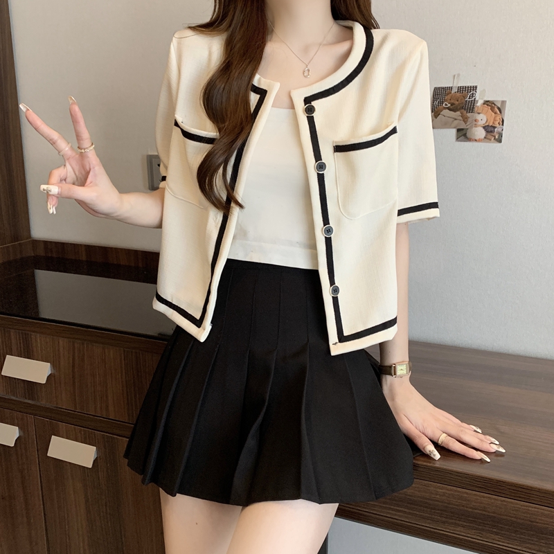 Actual shot of Xiaoxiang style high-end commuting contrasting edge short-sleeved round neck front shoulder loose bright silk short jacket for women