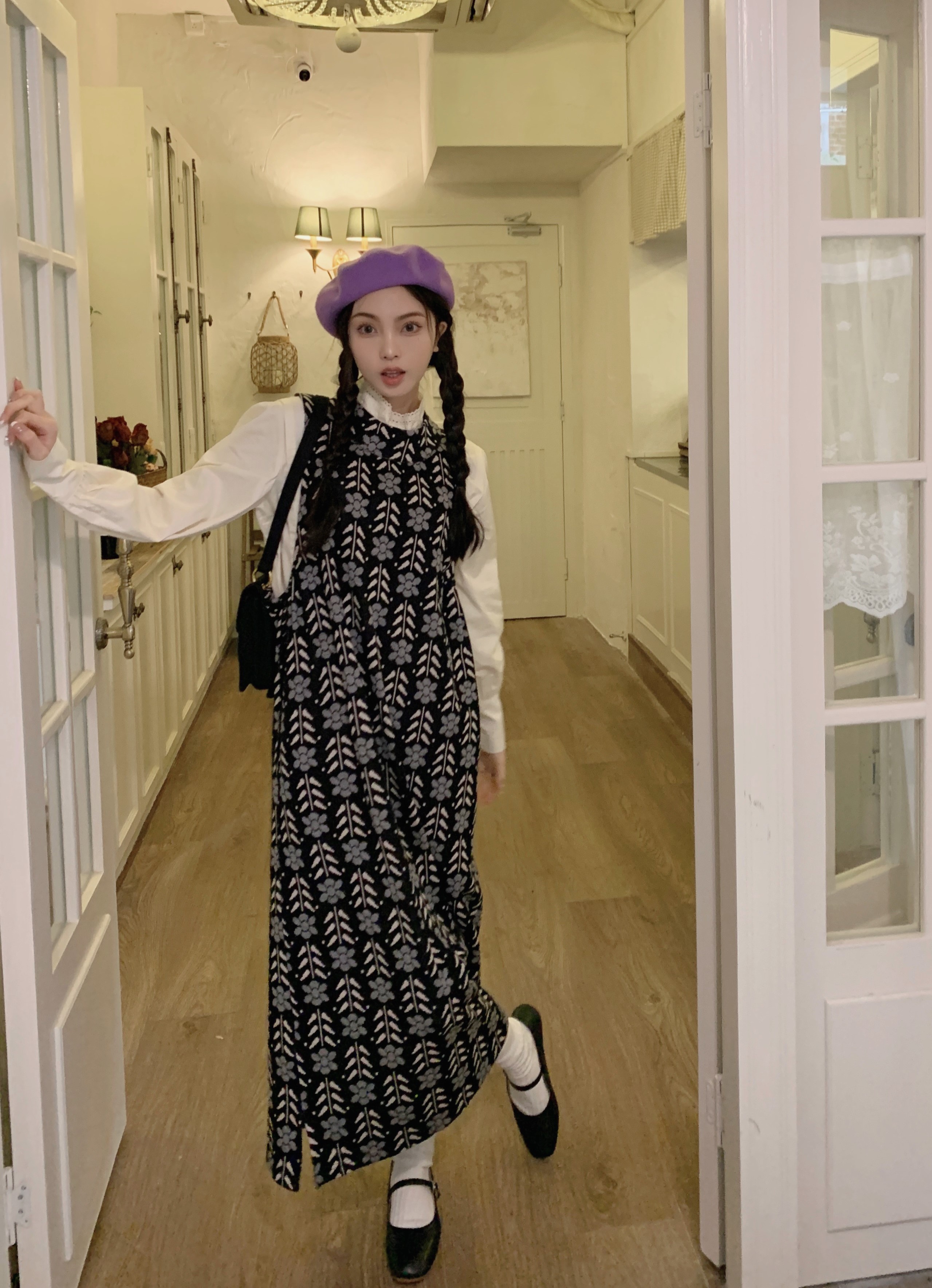 Actual shot of cream puff half turtleneck lace shirt + sunflower A-line knitted straight-through vest skirt suit