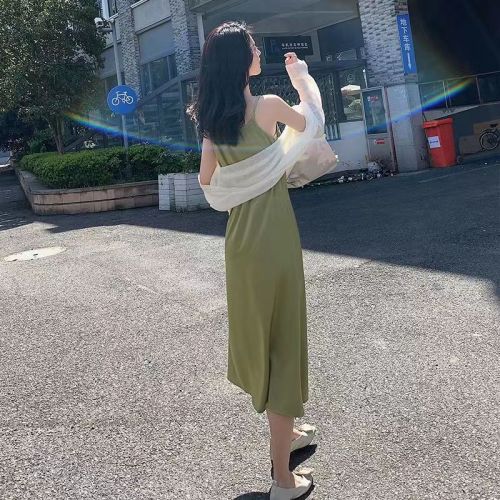 醋酸缎面牛油果绿吊带连衣裙女2024春夏新款西装打底黑色长裙子