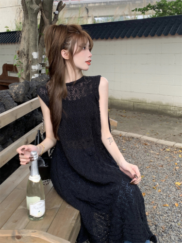 Actual shot. Heart-pounding~Summer back slit hollow layered atmospheric knitted vest dress