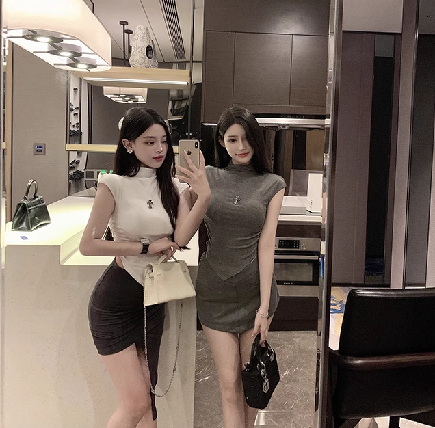 luna潞娜 半高領無袖T恤女早秋修身顯瘦高級感短款上衣