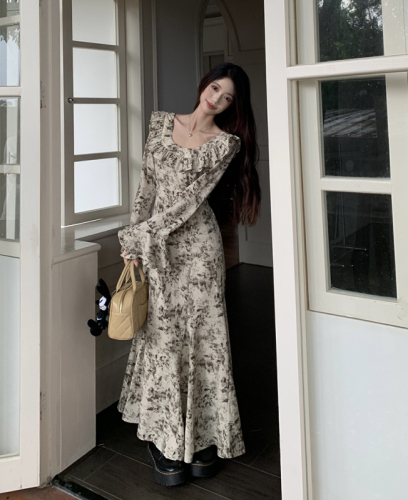 Real shot of French floral dress for women with ruffle design, waist-cinching fishtail skirt, long skirt