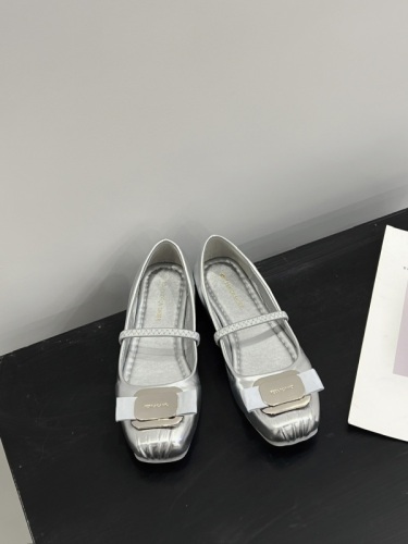 实拍～冲！太美了！24春季新款银色芭蕾鞋女法式浅口软底单鞋