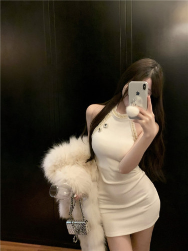 Actual shot of halter neck design, off-shoulder bottoming dress, Xiaoxiangfeng heavy industry slimming hip skirt with breast pads