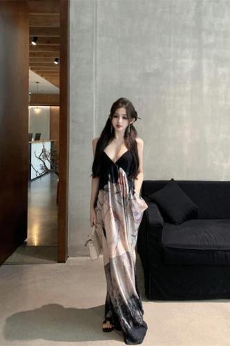 Real shot of Chinese style ink print dress for women, summer niche design, suspender sexy V-neck lazy skirt