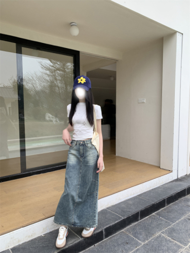 Actual shot ~ Xin’s new nostalgic blue mid-length retro denim skirt