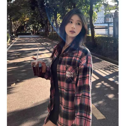 Original American retro pink plaid shirt for women early autumn new loose design long-sleeved jacket top