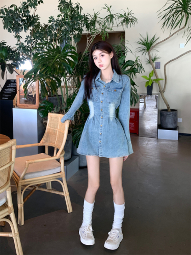 Actual shot of early spring Korean chic simple design waist-cinching washed denim skirt with anti-exposure short style