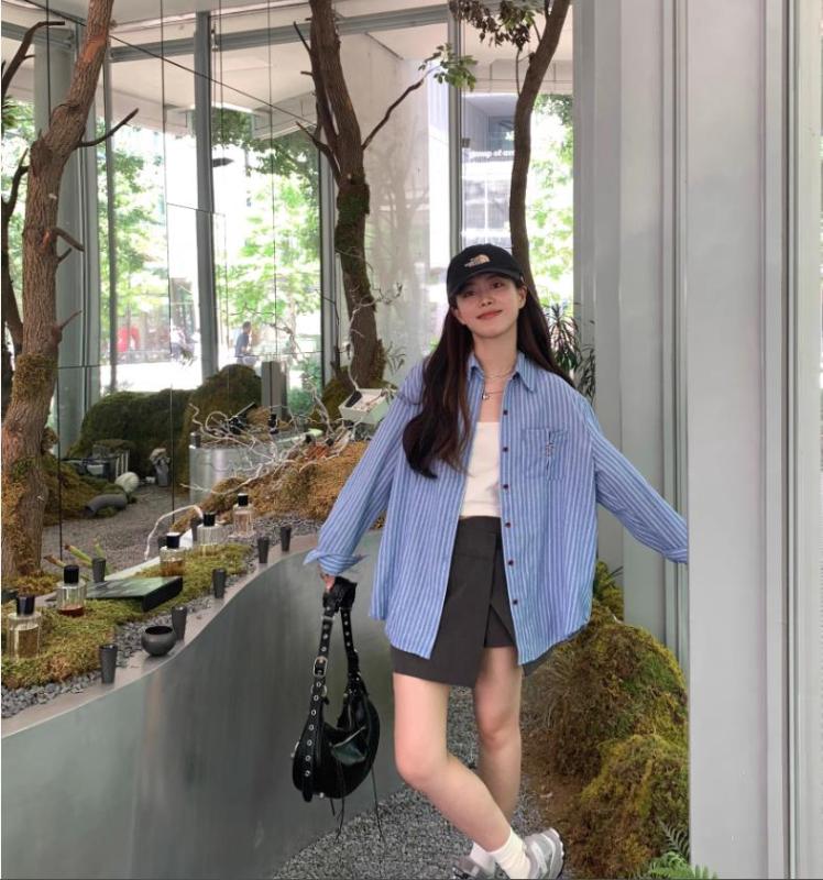 ThreeH ' 紅豆豆'藍色條紋襯衫女寬鬆顯瘦早秋設計感長袖外套上衣