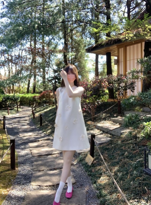 立體花朵小香風背心裙2024新款短款小個子短款白色連衣裙女高級感