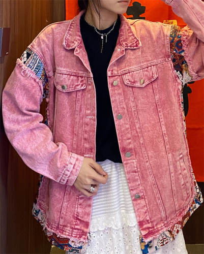 Real shot of American retro sweet and cool pink stitching denim jackets for men and women casual white vintage couple jackets