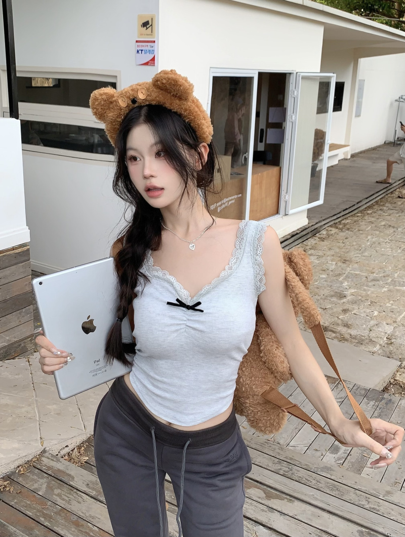 Real shot of bow-knot vest for hot girls in summer, lace splicing suspender short top worn inside and outside